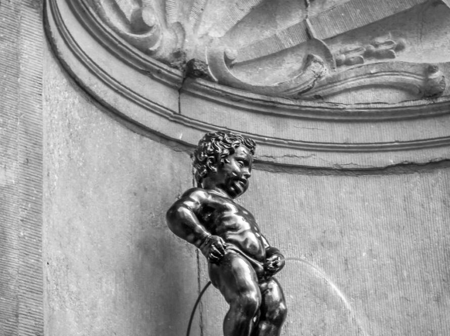 Estátua de uma criança fazendo xixi: a infecção urinária ou infecção do trato urinário (ITU) é uma das condições mais comuns que afetam pessoas de todas as idades, especialmente as mulheres.