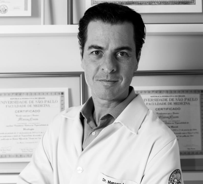 O urologista Marcos Lucon em seu consultório: a prevenção contra o câncer de próstata passa também pelo diagnóstico precoce. Mesmo homens sem sintomas devem iniciar o acompanhamento com o urologista a partir dos 50 anos de idade