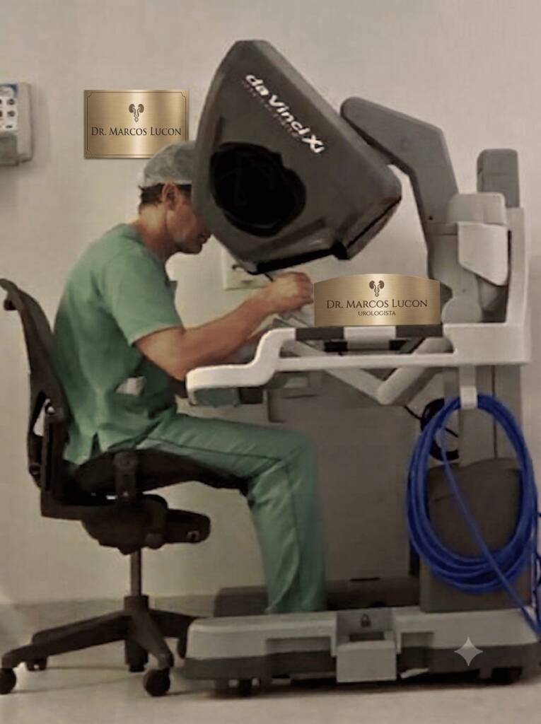 O Dr Marcos Lucon atua em uma cirúrgia robótica: a tecnologia robótica facilita a preservação dos feixes neurovasculares responsáveis pela ereção quando o tumor permite uma cirurgia poupadora de nervos